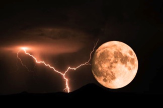 Bob 003 1W2A8899Moon&Lighning2.jpg